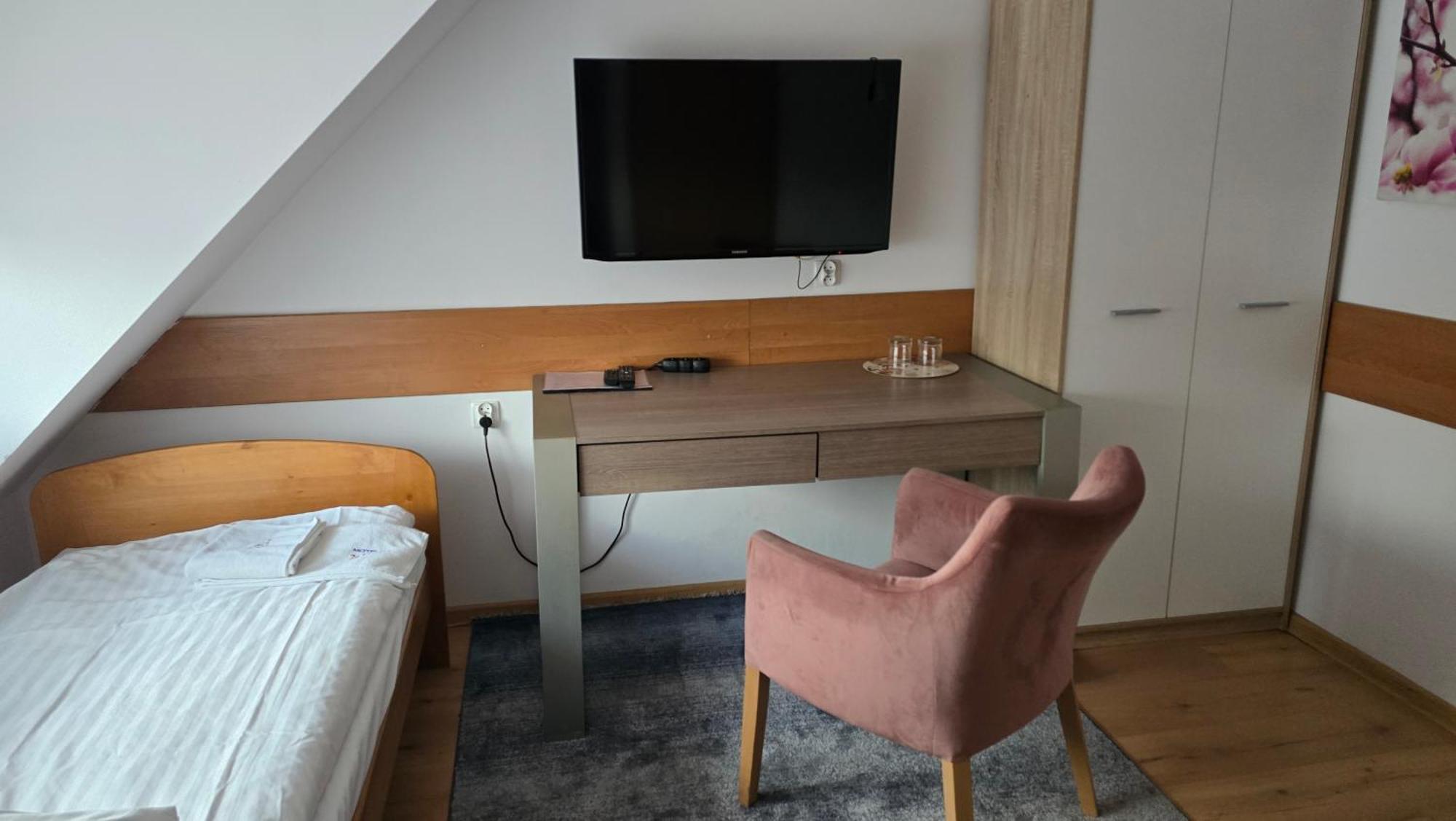 Motel Za Miedza Bralin Kültér fotó