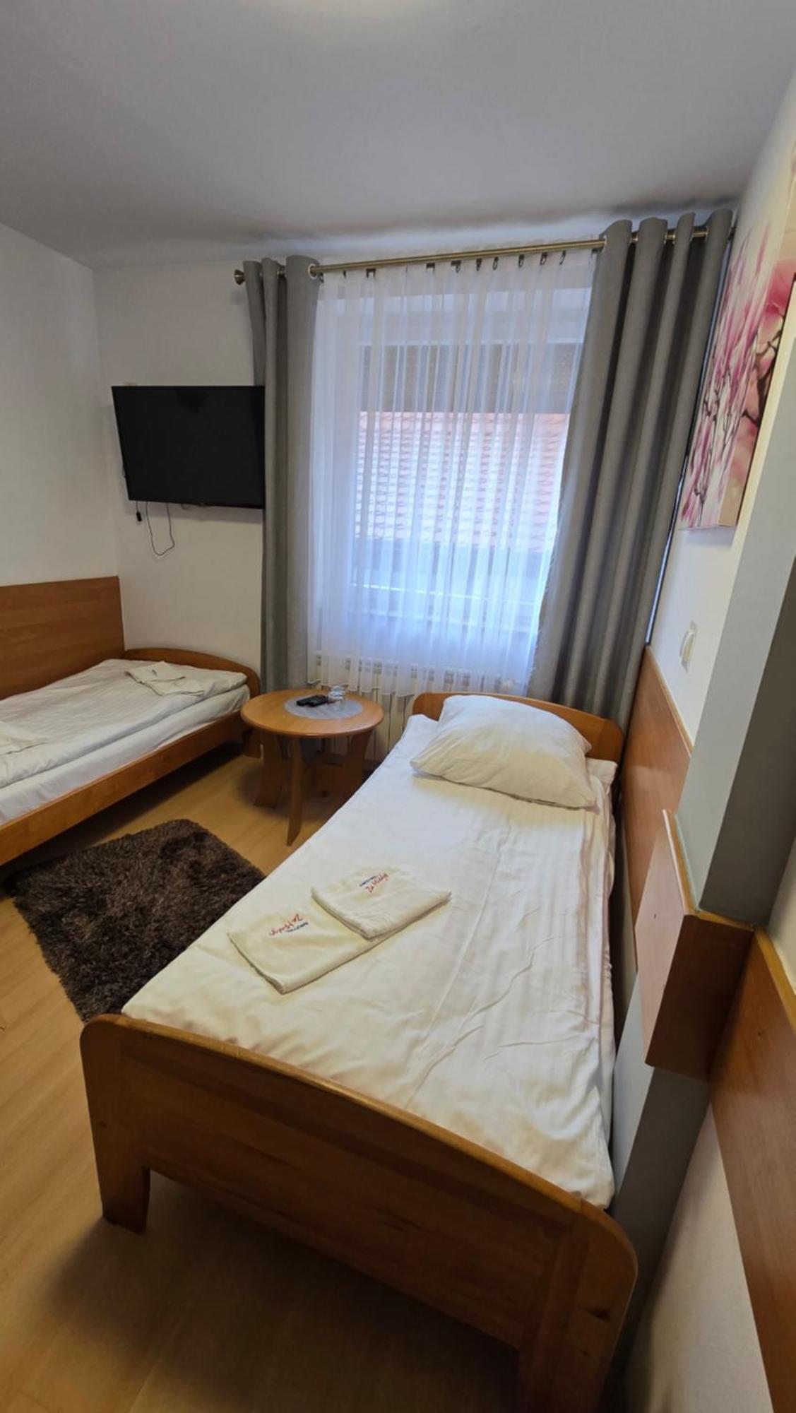 Motel Za Miedza Bralin Kültér fotó